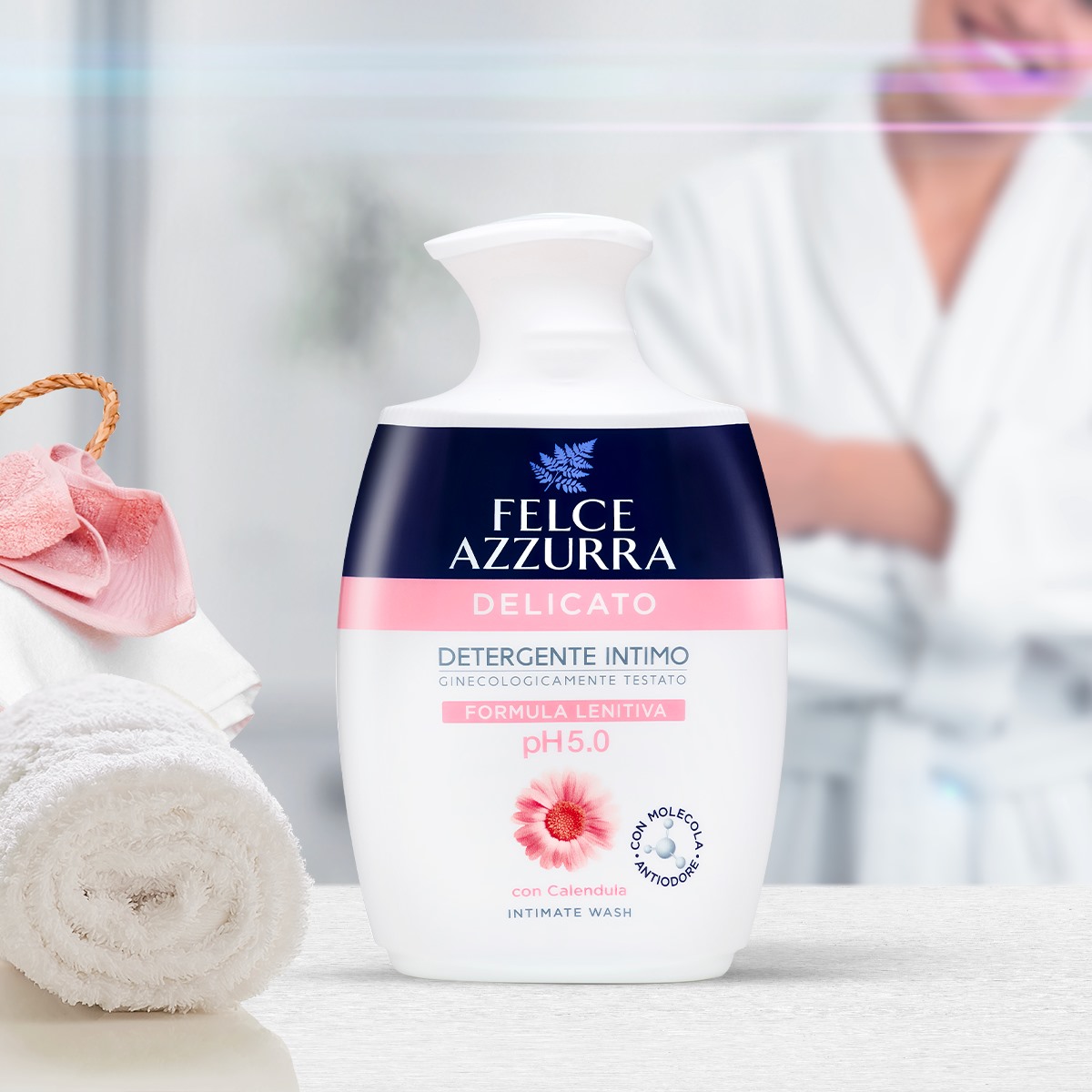 Dung dịch vệ sinh phụ nữ hương nước hoa Felce Azzurra xuất xứ Ý 250ml, dùng cho thời kỳ mãn kinh độ pH5, cân bằng độ ẩm