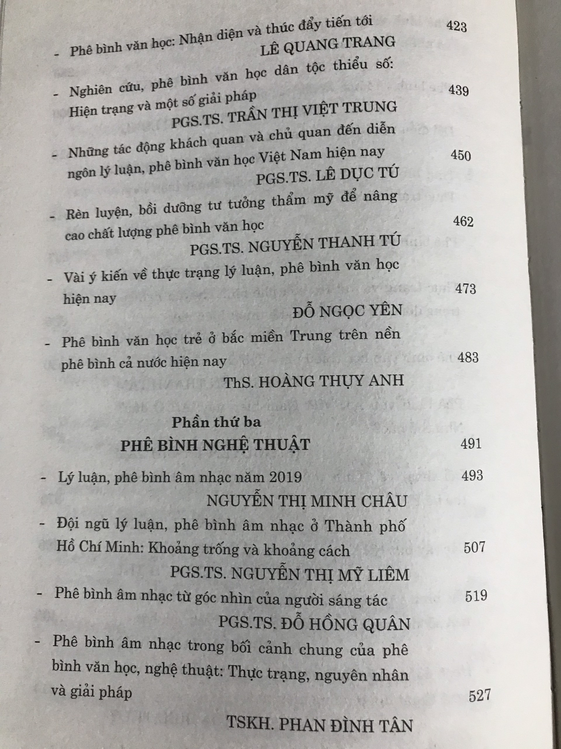 Phê bình Văn Học Nghệ Thuật ở Việt Nam hiện nay - Thực trạng và định hướng phát triển (hợp tuyển các bài lý luận phê bình nhiều tác giả) (tái bản)