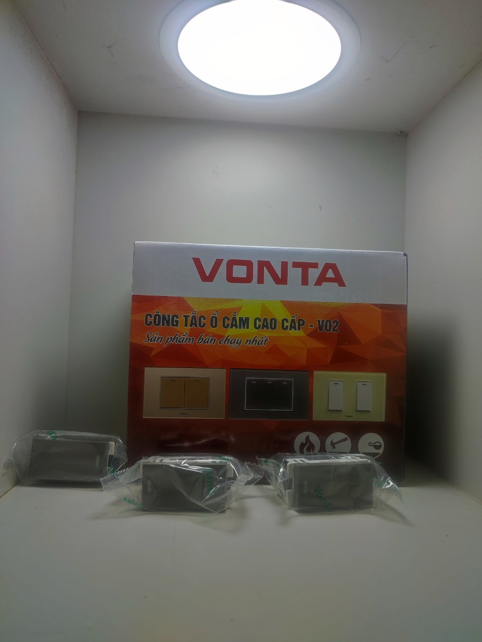Hộp 36 Cái Hạt công tắc đơn 1 chiều VONTA - V02