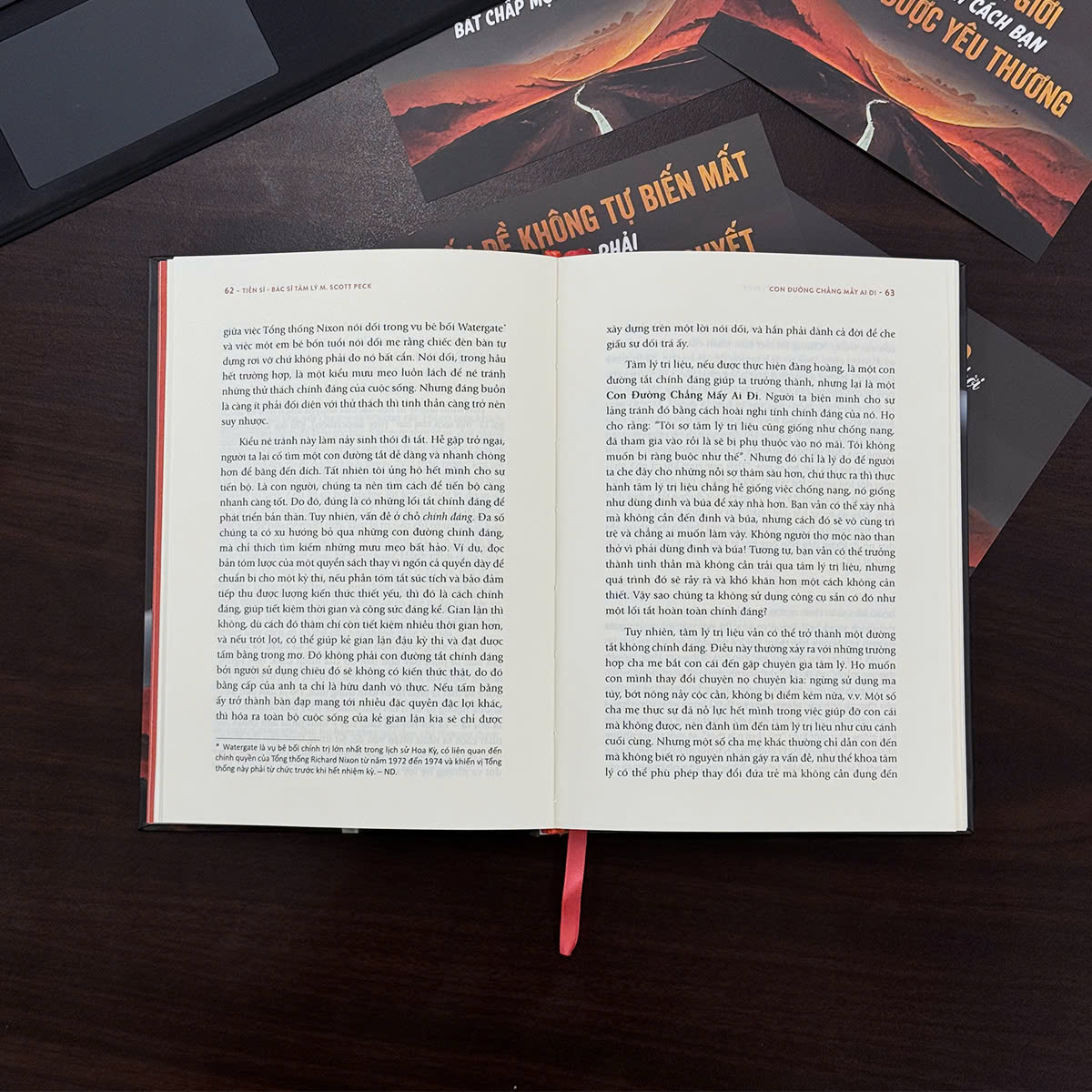 Sách - Con Đường Chẳng Mấy Ai Đi - The Road Less Traveled - Bìa Cứng - Độc Quyền Fahasa