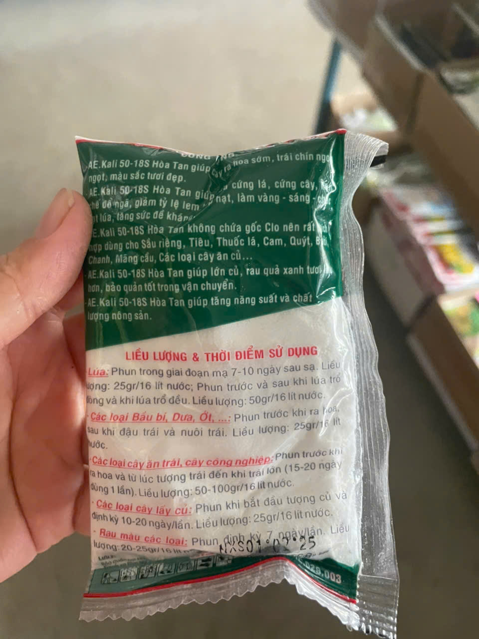 Kali trắng 50-18S AE Hòa Tan ( gói 100g) cứng lá, cứng cây, chống đổ ngã, kích thích ra hoa sớm, tăng đậu trái, chống rụng trái non; giúp trái chín ngọt, màu sắc đẹp và kéo dài thời gian bảo quản.