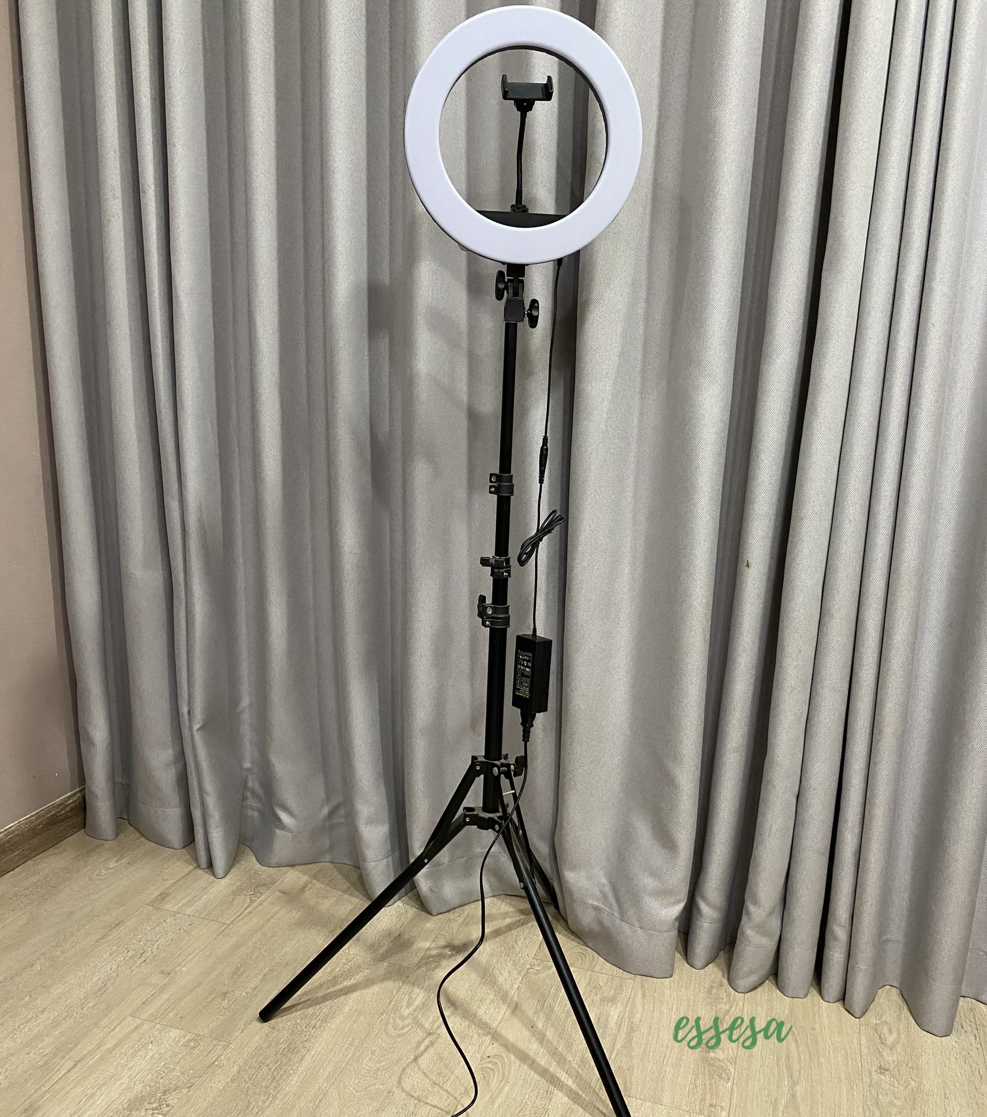 Đèn livestream/Đèn Led Trợ Sáng Essesa 36 CM Chiếu Sáng Studio, Makeup, Quay Phim , Chụp Ảnh, Livetream, Selfie Kèm Kẹp Điện Thoại Tùy Chỉnh - Hàng Chính Hãng