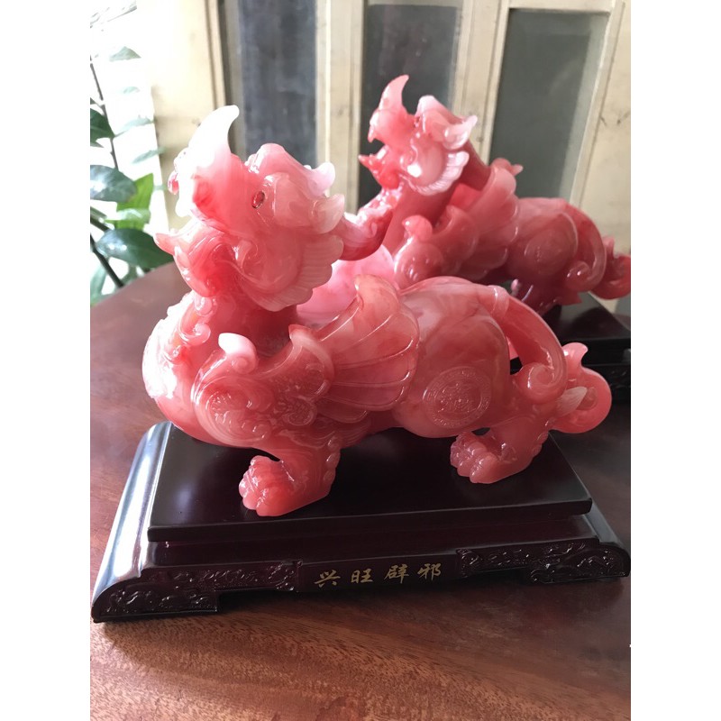 Cặp Tỳ Hưu Đỏ Phong Thủy Hút Tài Đế Gỗ Đẹp Size Dài 22cm x Cao 19cm x Sâu 10,5cm Hợp Anh Chị mệnh Hỏa mệnh Thổ trưng trên bàn , quầy , phòng khách ở nhà, công ty ạ
