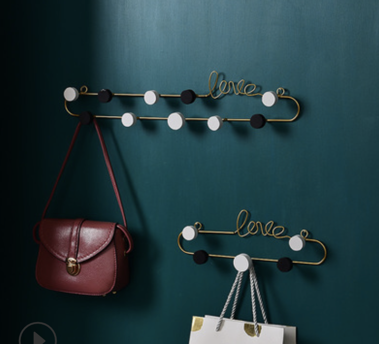 Móc treo đồ kim loại LOVE
