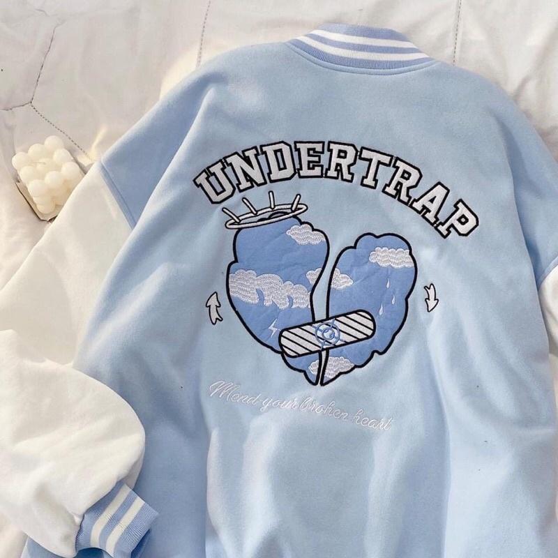 Áo khoác nỉ bomber unisex chất dày cúc bấm thêu chữ UNDERTRAP Áo Khoác Varsity Unisex Cúc Bấm Thêu Nổi Chữ U Chất Nỉ