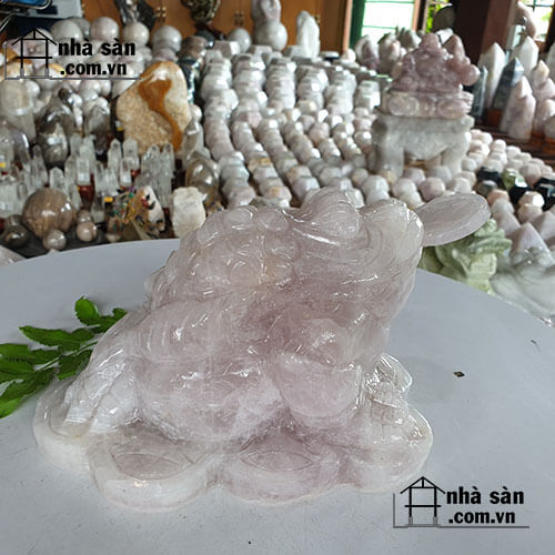 Thiềm thừ 3 chân C21 – chất liệu đá thạch anh tự nhiên nguyên khối - Nặng 2.65kg kích thước cm – Linh vật phong thủy – Hồng