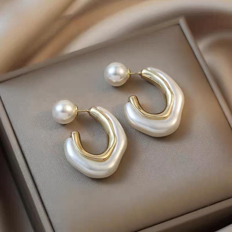 Khuyên tai nữ phong cách Hàn Quốc thiết kế C lượn sóng đính trai cao cấp Reina