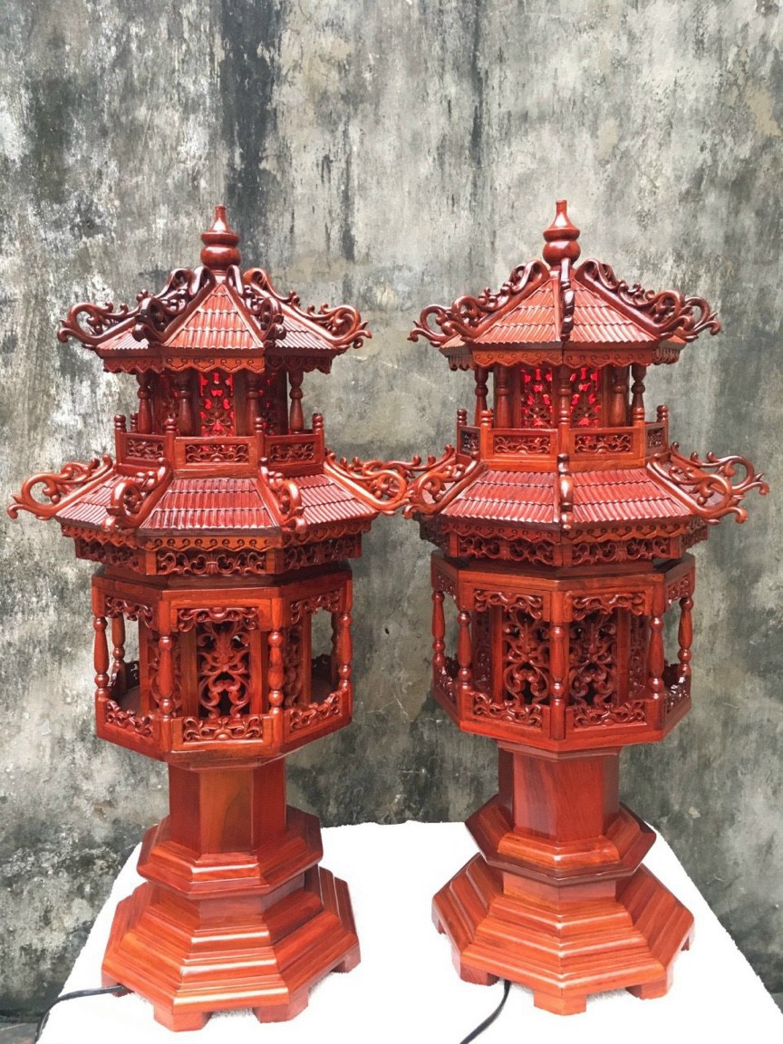 Cặp đèn thờ hình tháp bằng gỗ hương đẹp long lanh kt cao 60cm