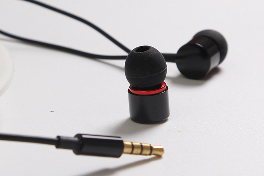 Wired Earphone Metal Sport Music Phone Earbuds In Ear Wire-Control 3.5 MM Drive-by-Wire Headset with MIC