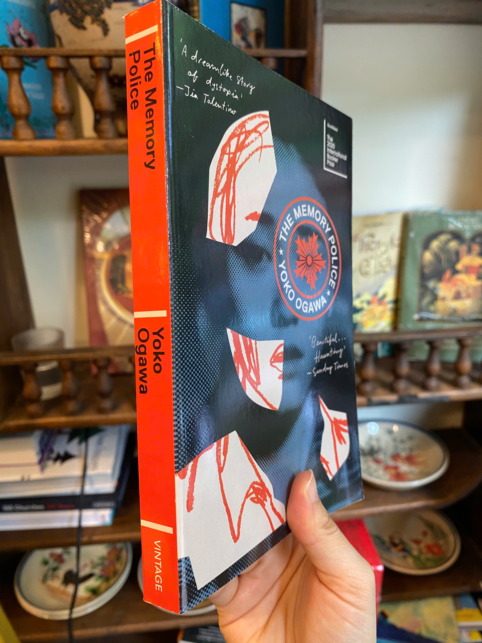 Sách - The Memory Police by Yoko Ogawa - Tiểu thuyết tiếng Anh/Novel/Fiction in English