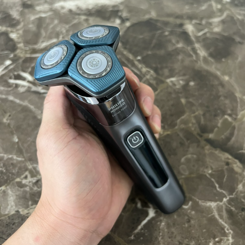 Máy cạo râu khô và ướt Series 7000 cao cấp Thương hiệu Philips Hà Lan Norelco S7788 - Hàng Nhập Khẩu