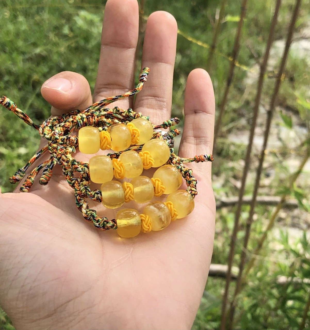 Vòng tay Hổ Phách mật lạp tết dây ngũ sắc cho bé