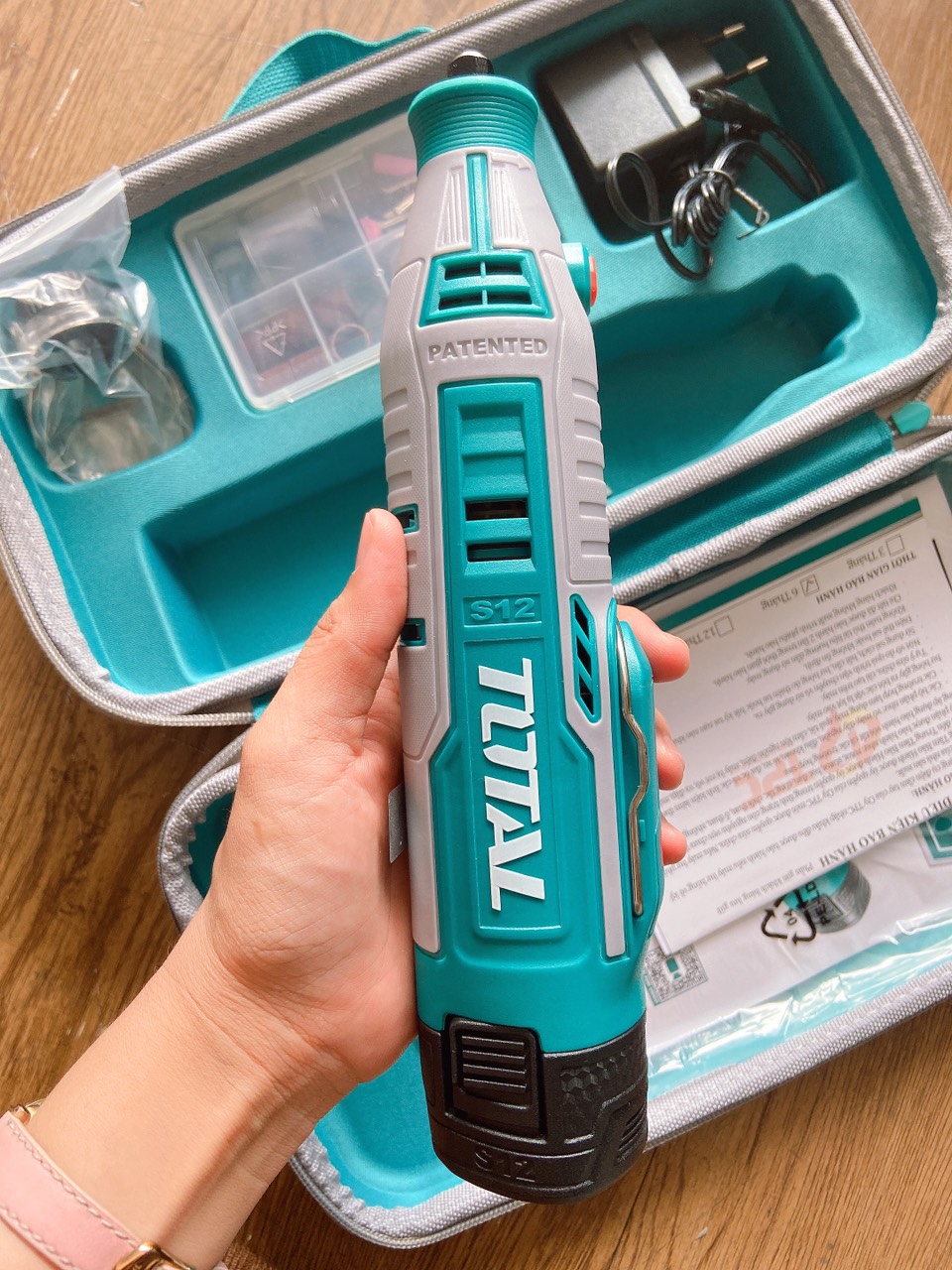 Máy mài khuôn dùng pin Lithium- ion 12V TOTAL TMGLI12011