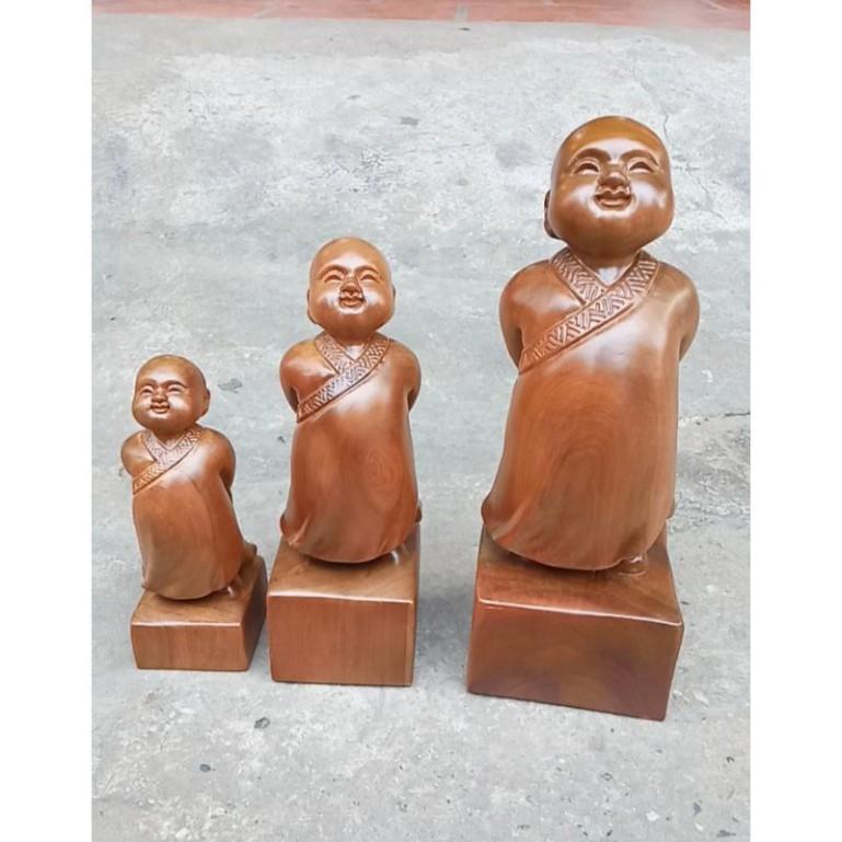 Tượng vạn sự tùy duyên gỗ bách xanh
