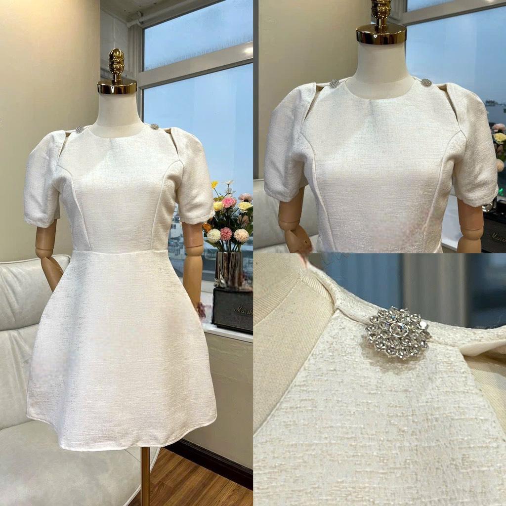 Đầm xòe khoét vai tay phồng kèm tag đá