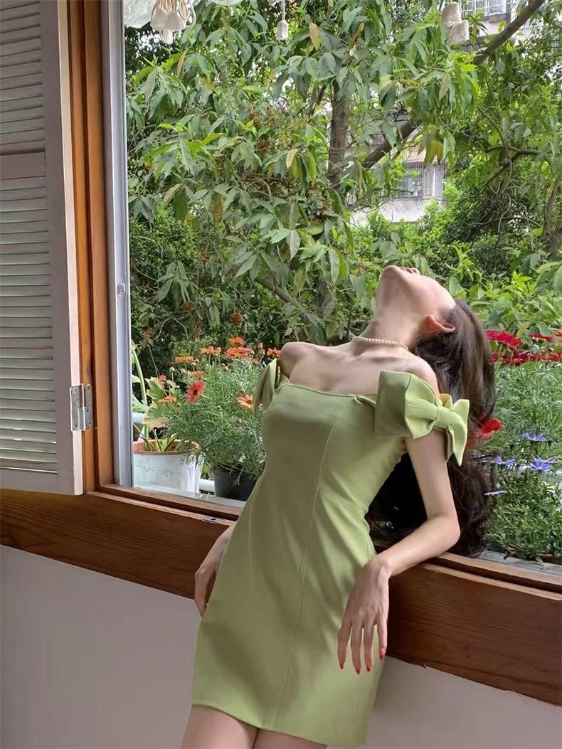 CHENGRUI Váy treo cho phụ nữ đi biển nghỉ mát Pháp khí chất nhỏ cảm giác thiết kế mùa hè 2023 váy mỏng