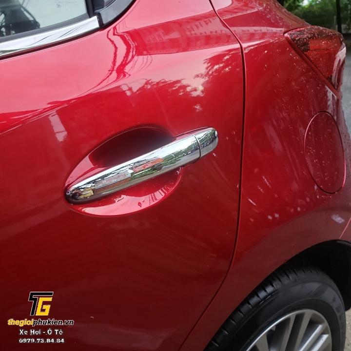 Bộ ốp tay nắm cửa xe Mazda 2 2021 mạ Crom - Tặng miếng dán trong suốt chống xước hõm cửa