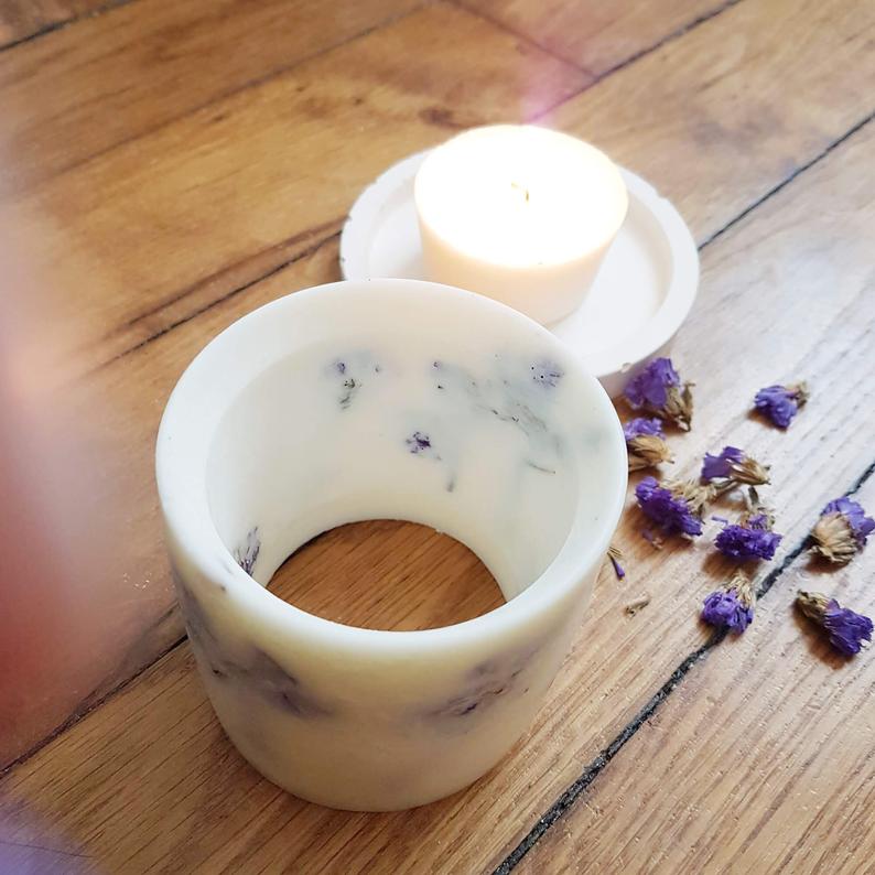Bộ 3 sản phẩm: đế đỡ nến + nến thơm sáp đậu nành hương hoa lavender + tealight trang trí hoa salem tím