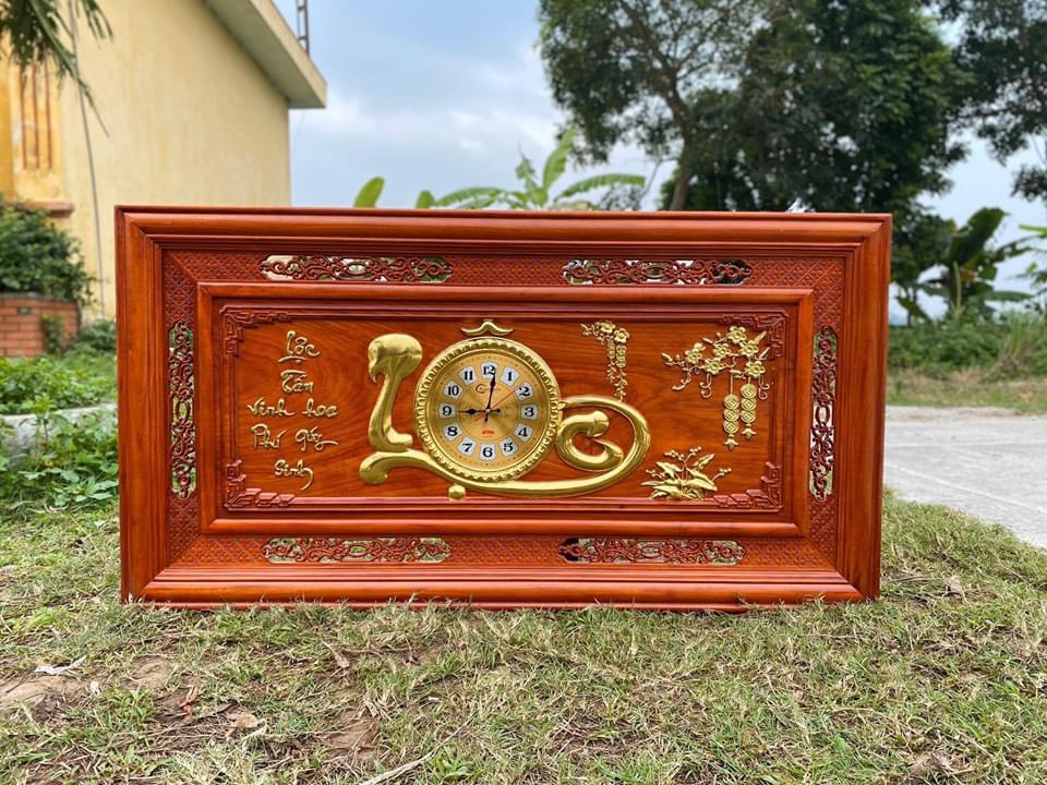 Đồng hồ treo tường chữ lộc bằng gỗ hương đỏ kt 67×127×4cm