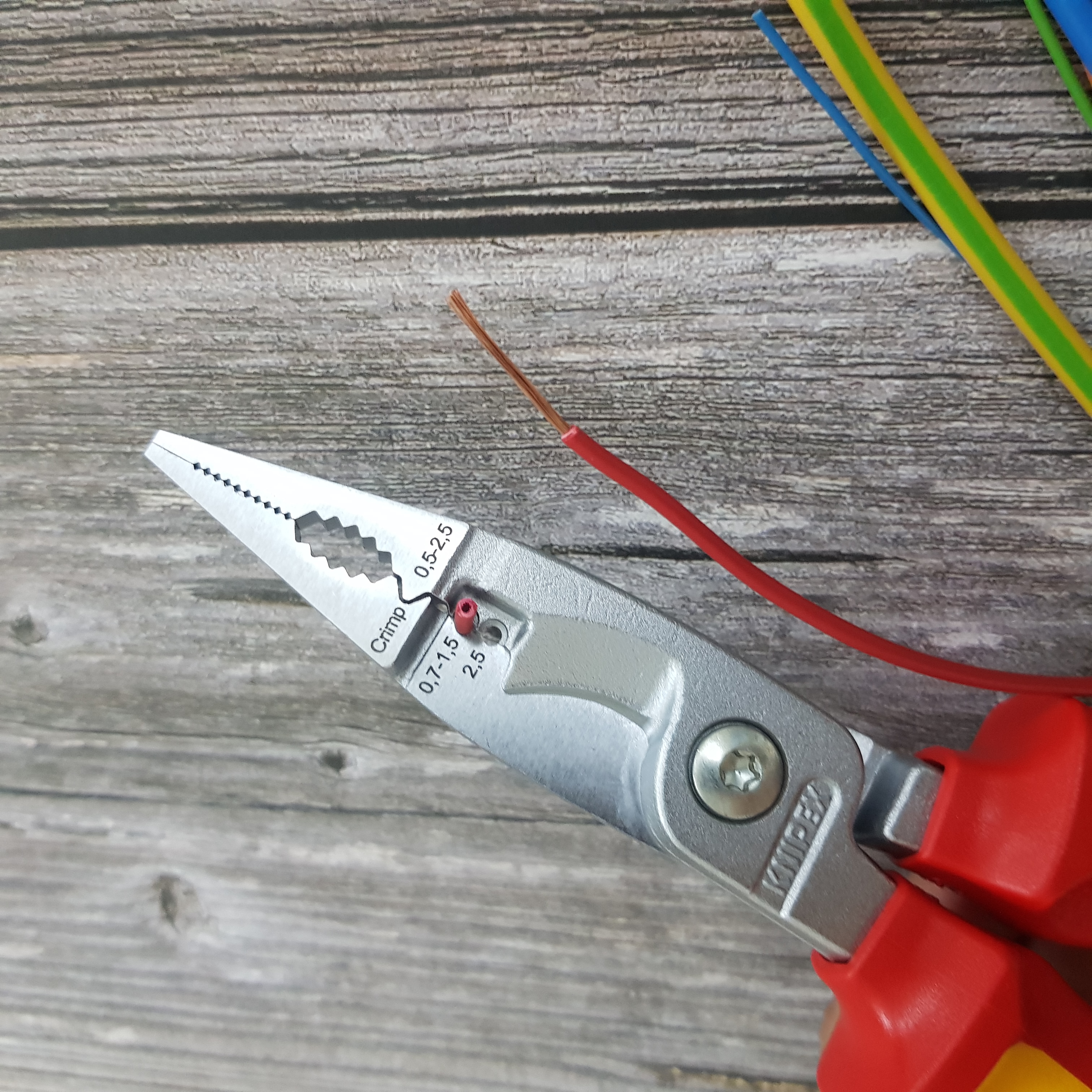 Kìm Lắp Điện Đa Năng 6 Công Dụng Cách Điện 1000 Volt - Knipex 13 86 200