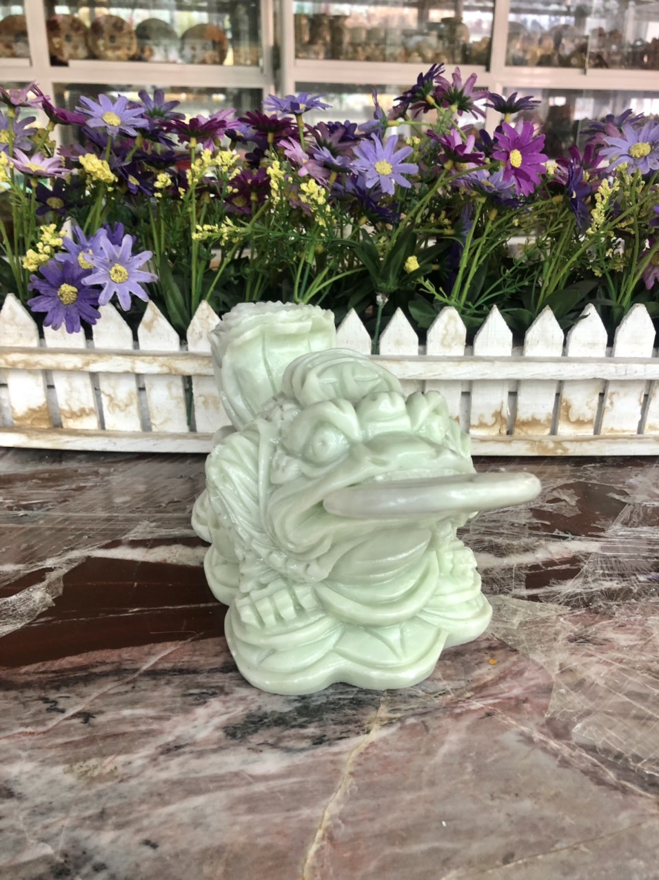 Tượng Cóc Ba Chân, Cóc Ngậm Tiền, Thiềm Thừ phong thủy cõng bắp cải chiêu tài lộc đá cẩm thạch trắng xanh - Dài 20 cm