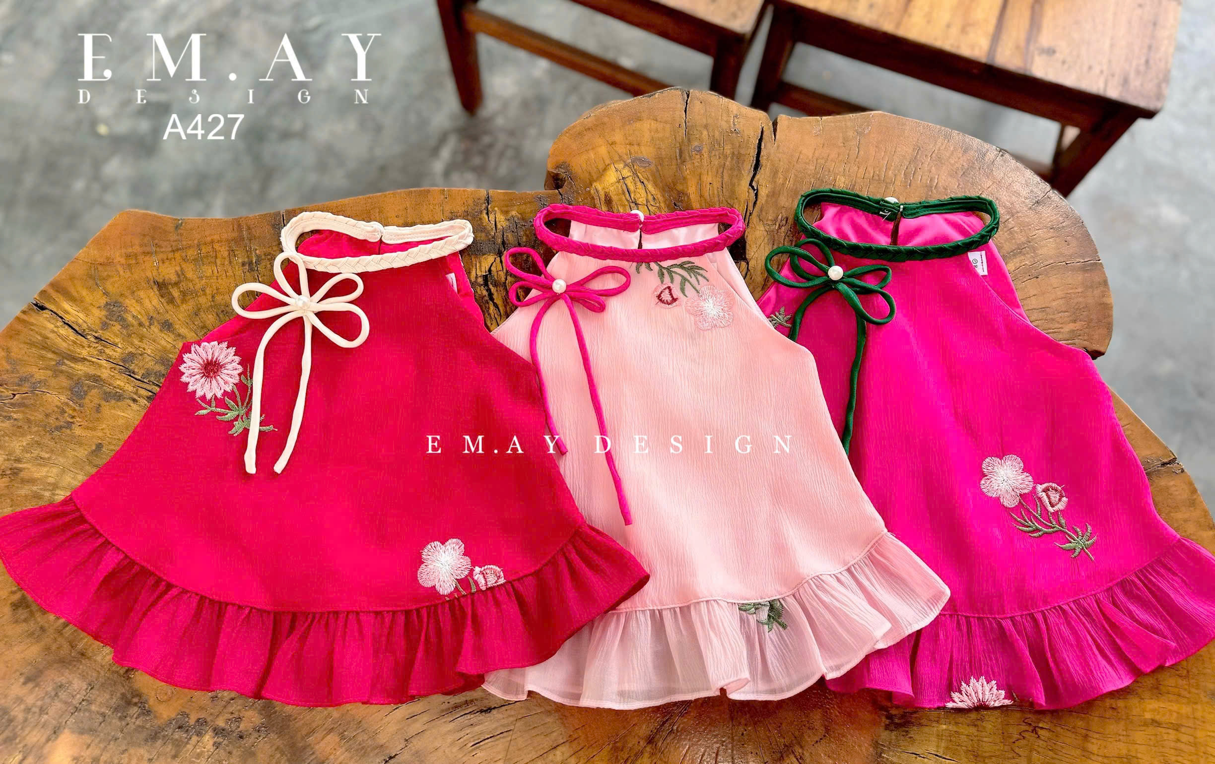 Set váy yếm đào cho bé gái đi chơi lễ tết noel giáng sinh năm mới biểu diễn đẹp chất lụa mát