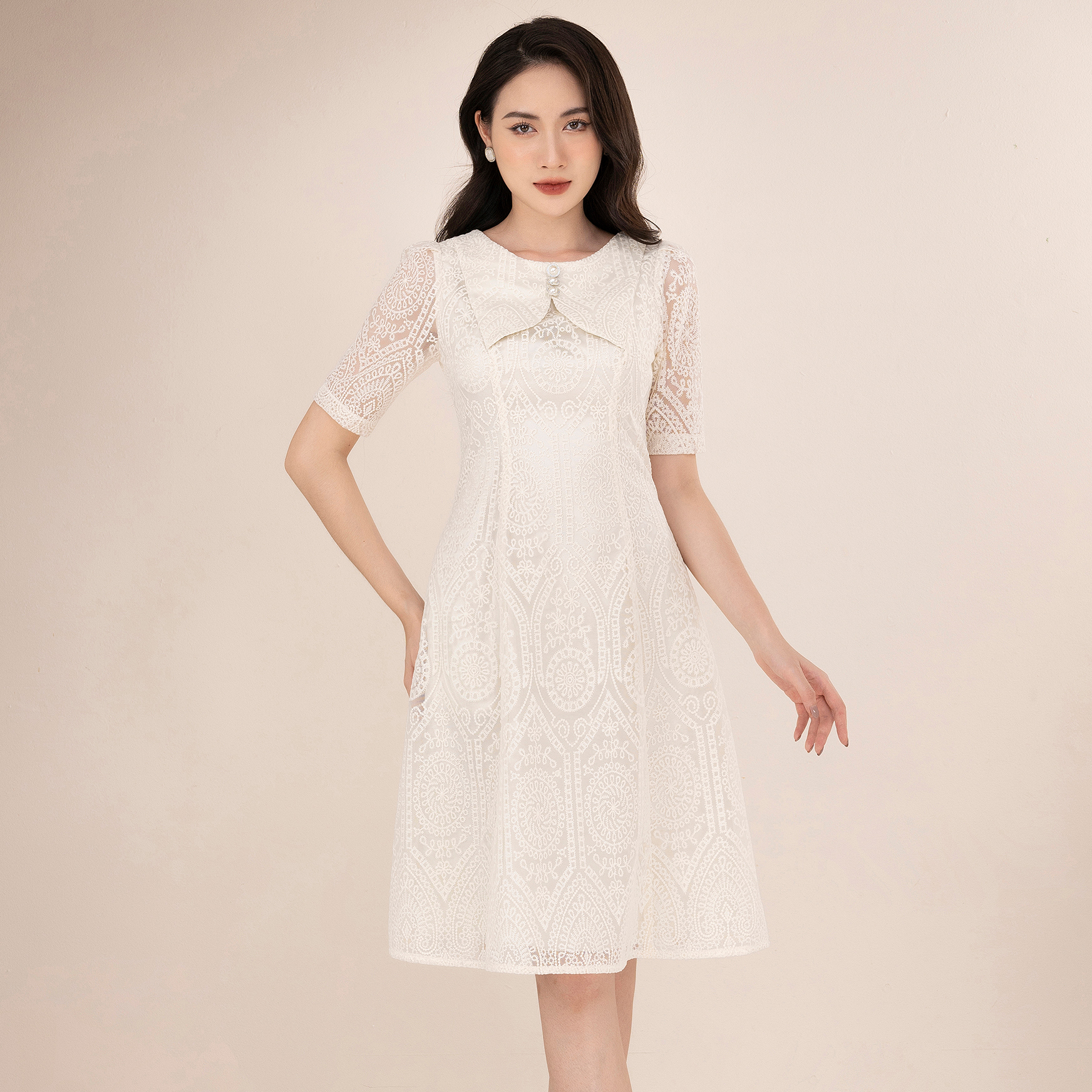 Đầm Ren Thiết Kế Trẻ Trung UK Fashion Cổ Phối Nơ Thanh Lịch, Chất Vải Ren Nhập Hàn NKDV2210001