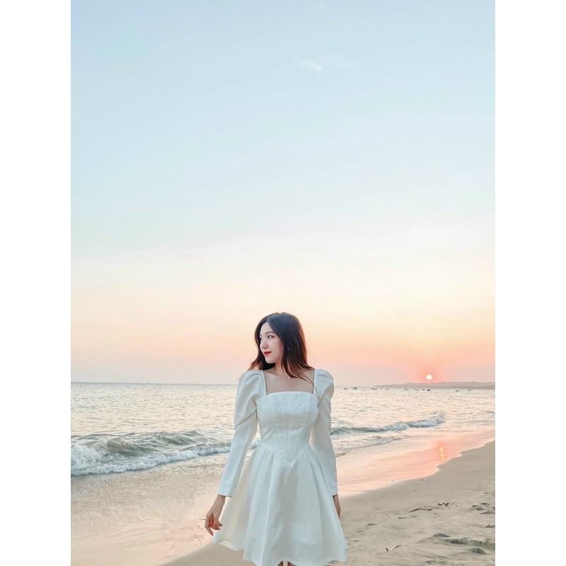 Đầm xoè tay bồng cổ vuông