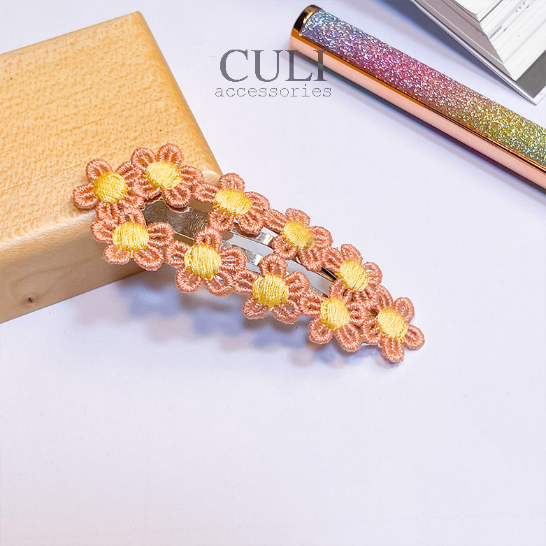 Kẹp tóc nữ họa tiết hoa thêu nhiều màu xinh xắn, dễ thương - Culi accessories
