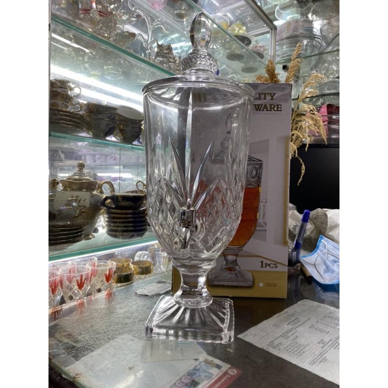 Bình thủy tinh đựng trái cây