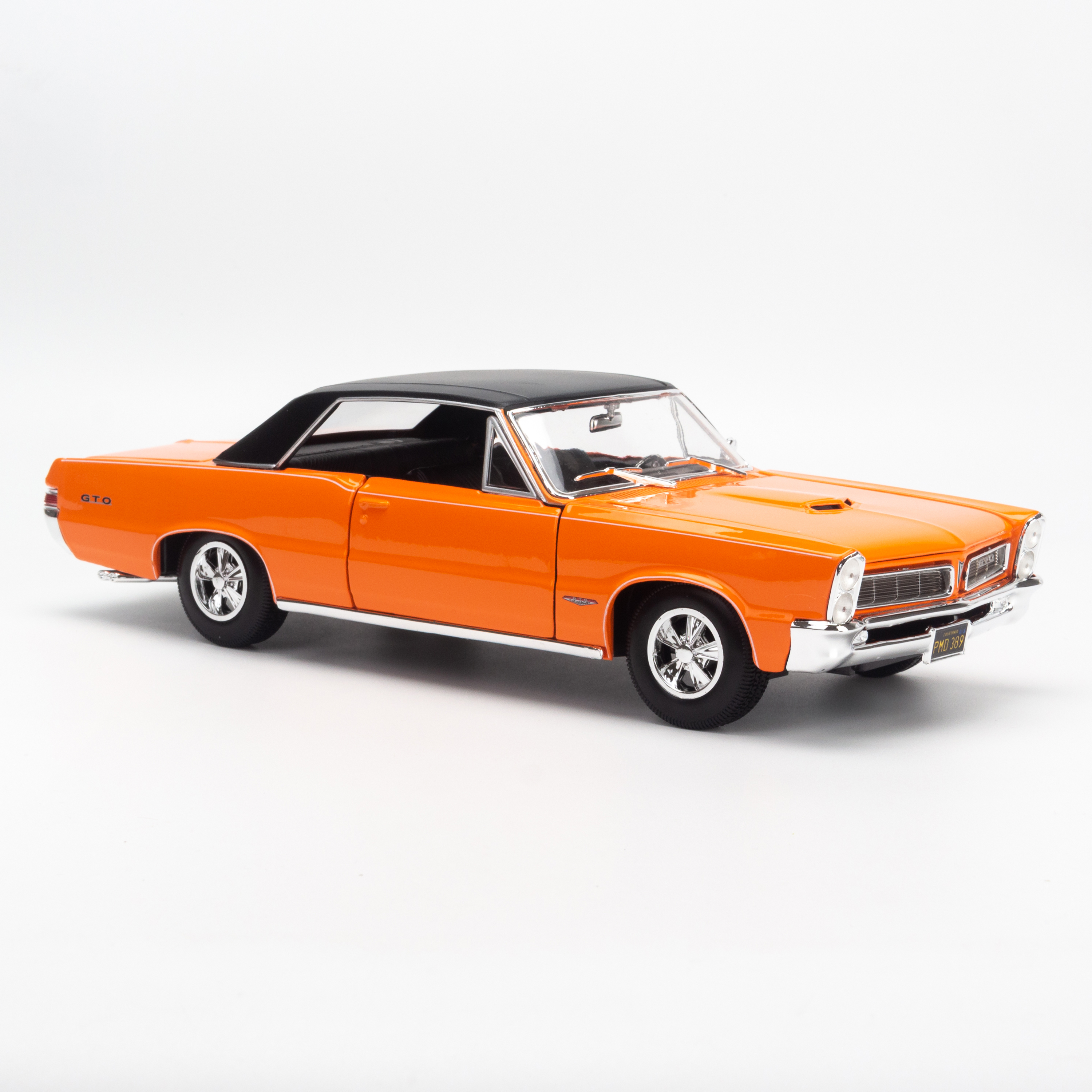 Mô hình xe Pontiac GTO Hurst Edition 1965 1:18 Maisto - 31885