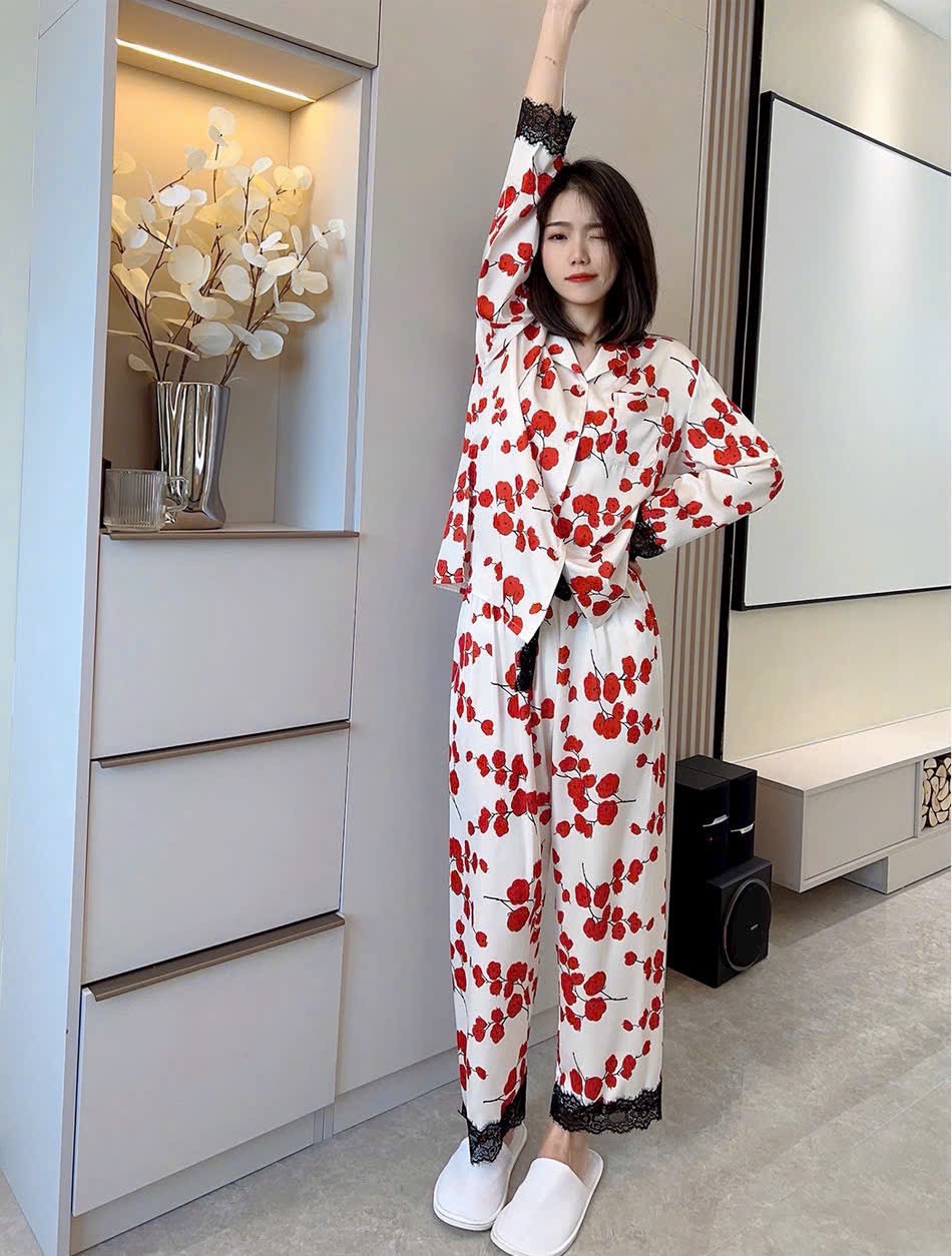 Bộ Đồ Ngủ B847 Lụa Quảng Châu Tay Dài Quần Dài Cao Cấp Mẫu Hoa Tết Viền Ren