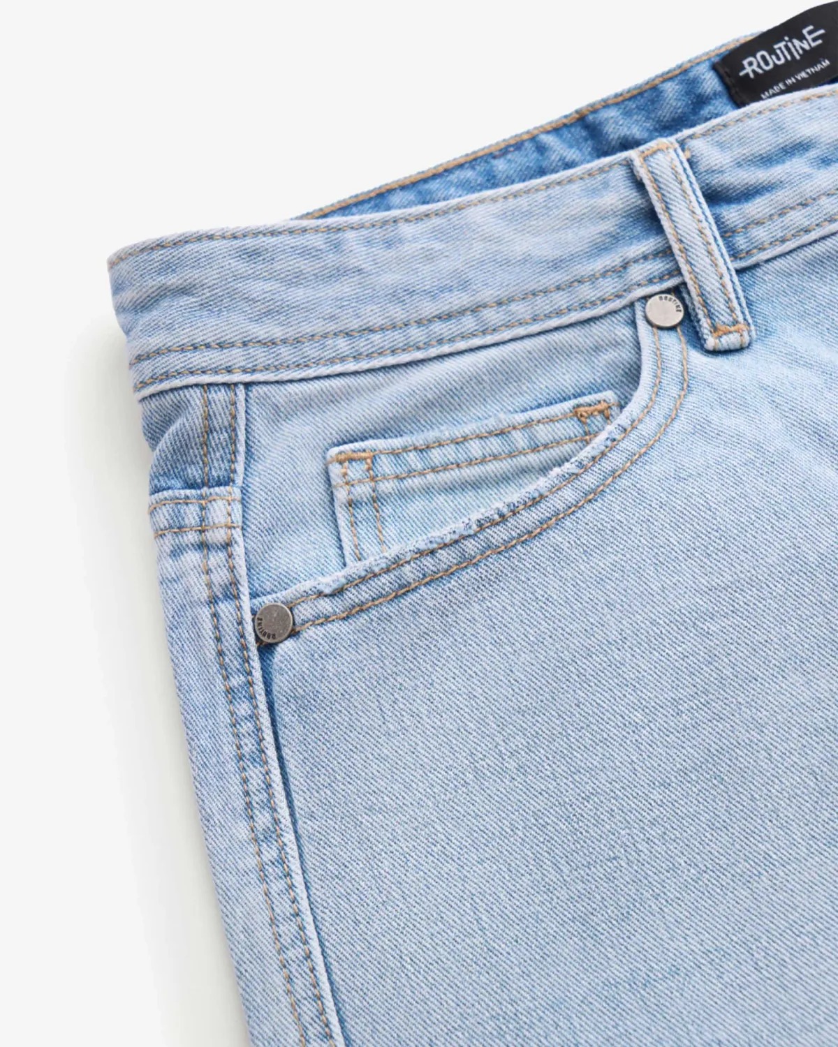 Quần short jean nam màu Xanh nhạt Form Straight - RT 10S25DPS001 | ROUTINE CÀ MAU