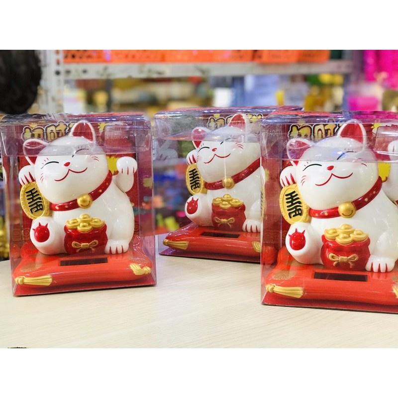 Mèo thần tài vẫy tay chạy bằng năng lượng mặt trời mang lại may mắn cho gia chủ