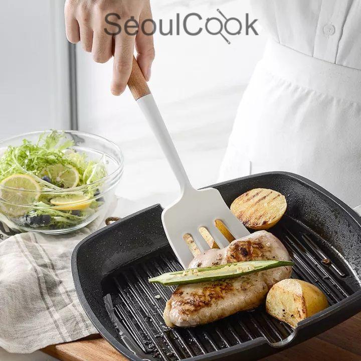 – Bộ 2 dụng cụ nấu ăn Vá/ Sạn/Xẻng có rãnh cán gỗ Seoulcook cao cấp, chống dính dùng cho nhà bếp