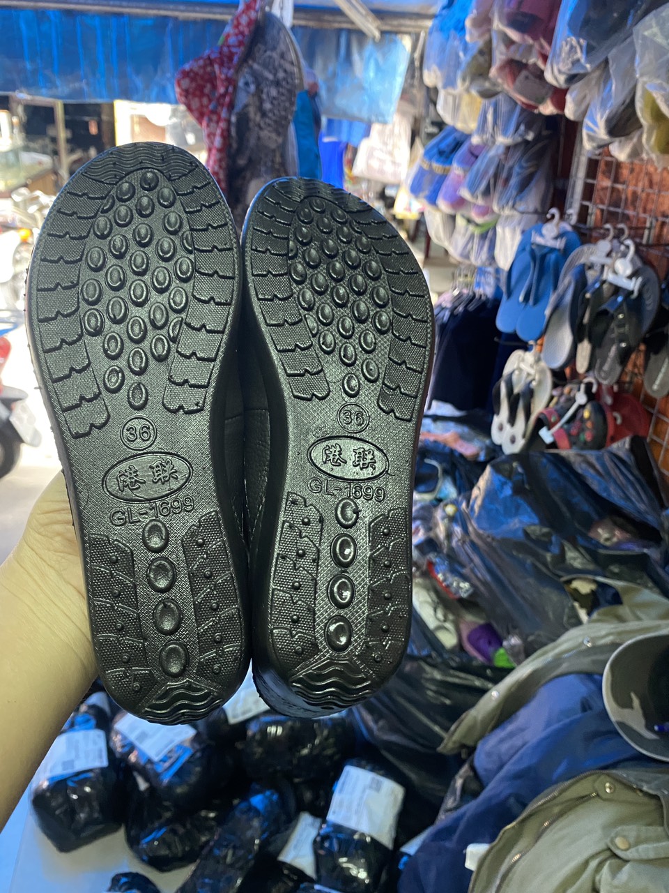 Giày nhựa dẻo mềm đen nữ 1699(size 36-40)