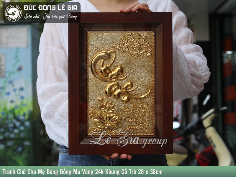 Tranh Chữ Cha Mẹ Bằng Đồng Mạ Vàng 24k Khung Gỗ 28 x 38cm