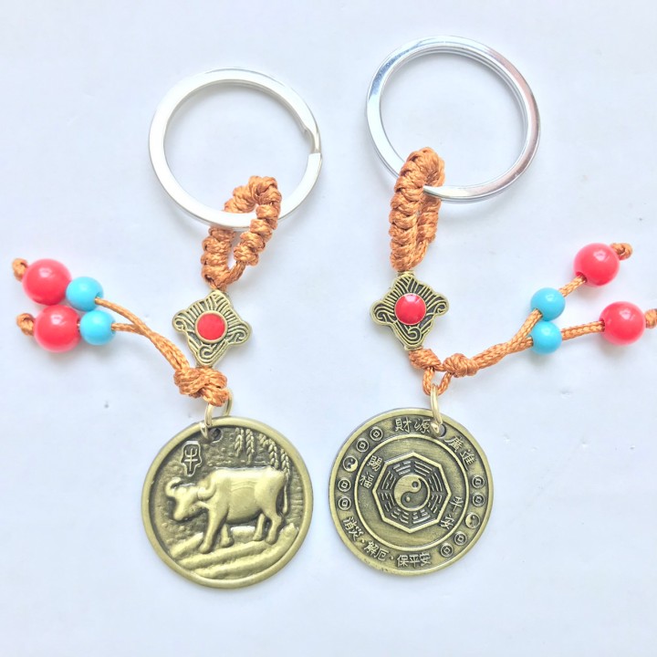 Móc khóa hình con Trâu bằng nhựa sơn màu đồng, bền chắc, nhẹ nhàng, giúp mang lại may mắn, cầu tài lộc cho năm Trâu 2021 - TMT Collection - SP005157