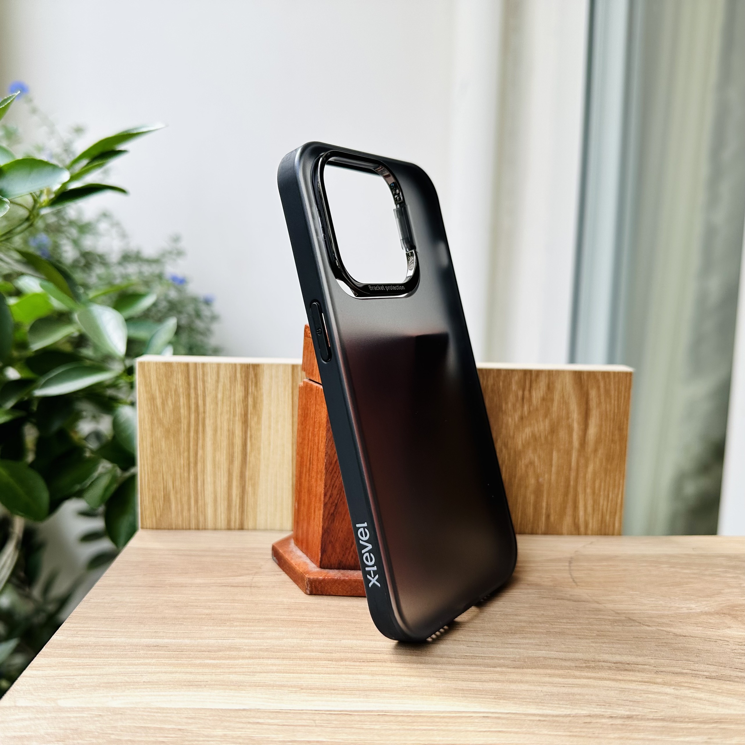 Ốp lưng X-level Impression Stand dành cho iPhone 14 Pro - hàng chính hãng