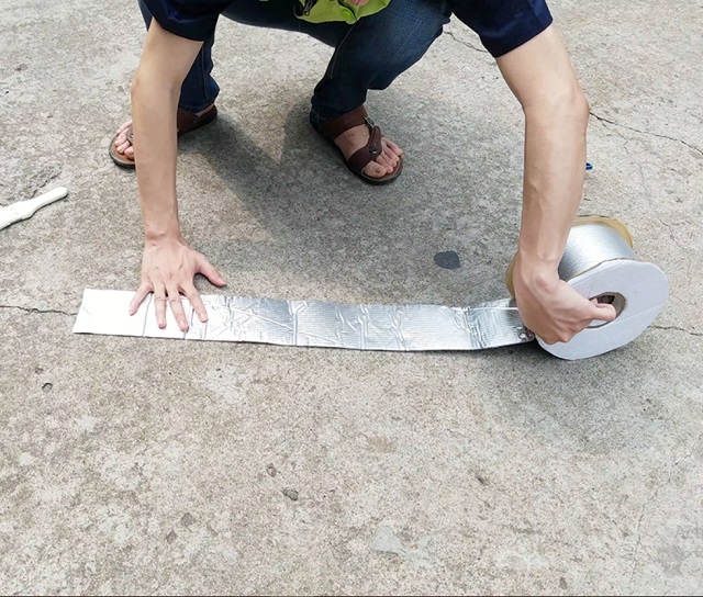Băng Keo Chống Thấm Siêu Dính, sử dụng che kín khe nứt tường nhà, trần bê tông, tường gạch, bồn rửa chén,..., chịu nhiệt độ cao, bám dính tốt trên mọi bề mặt,