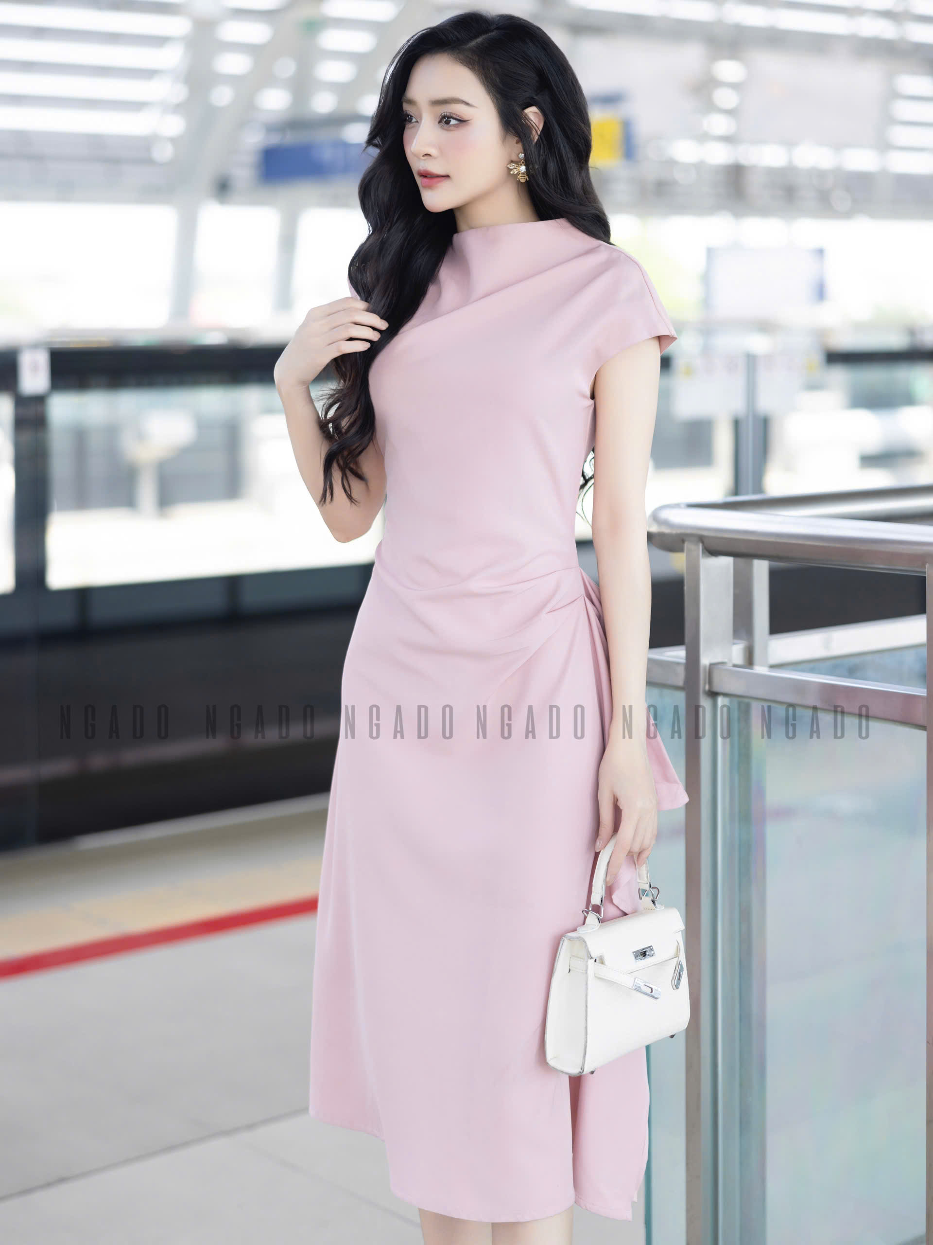 Đầm hồng cổ cao vạt xéo NGADO