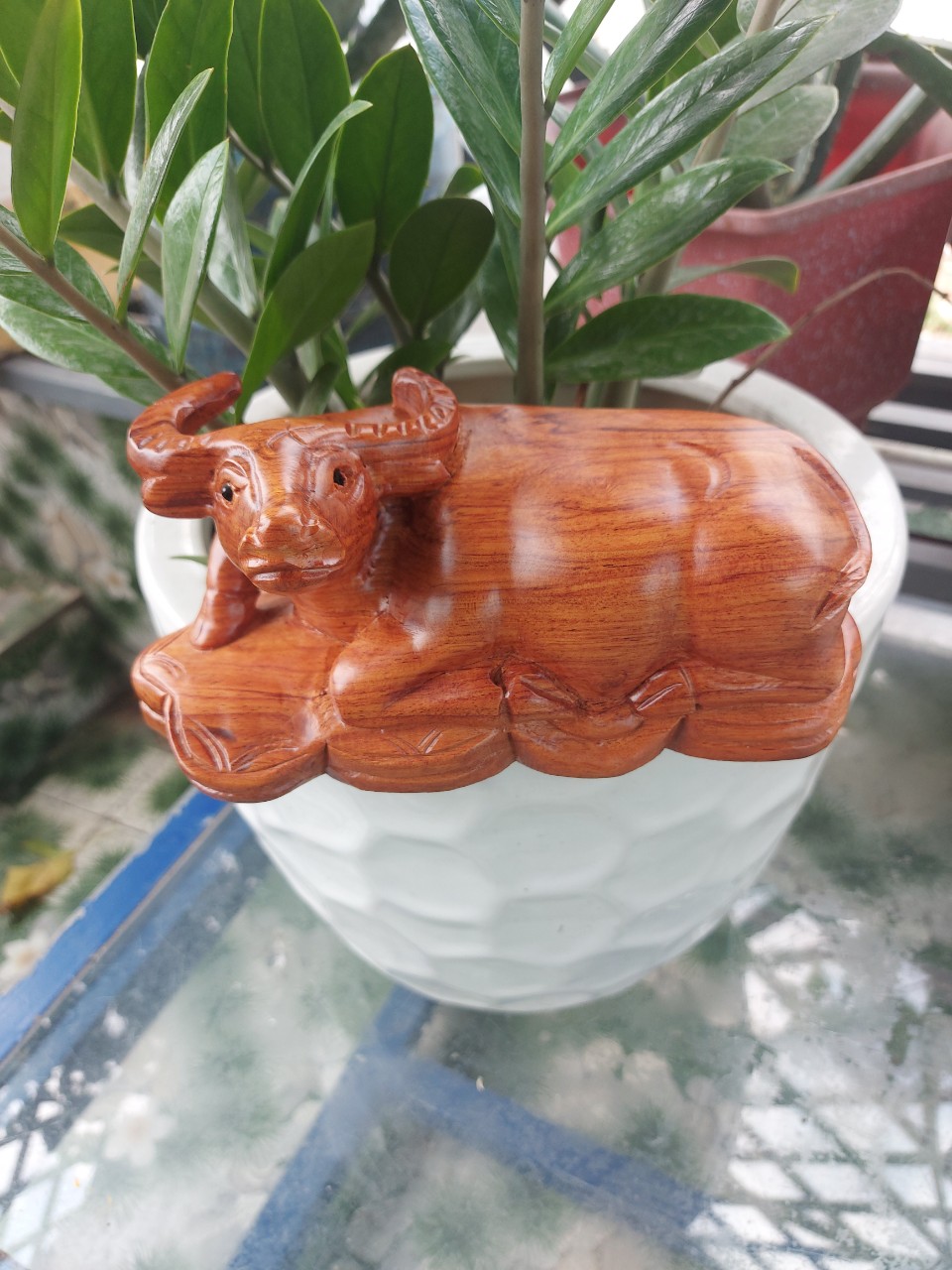 Tượng con Trâu bằng gỗ hương nguyên khối ngang 20 cm