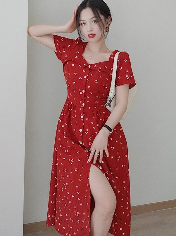 TOBE1SHOP 2023 mùa hè retro màu đỏ đầm nữ tính trà nghỉ váy cao cấp thắt lưng che thịt hiển thị gầy trung bình dài