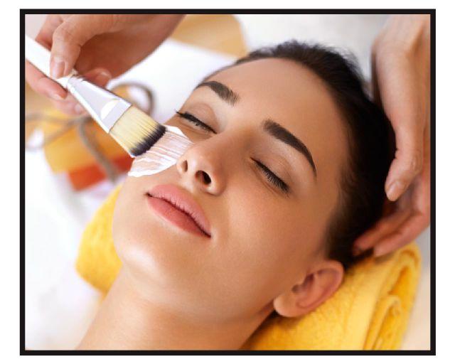 Decal dán tường cô gái spa 158_nhiều kích thước