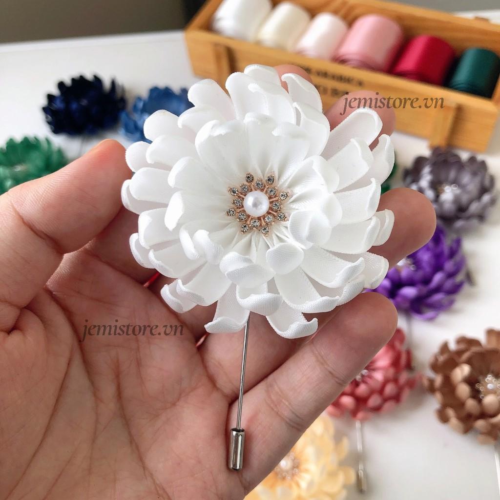 Hoa Cài Áo Handmade Hoa Cúc Satin Nhiều Màu