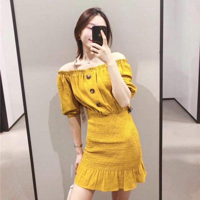 Đầm Ngắn Vàng Trễ Vai Form Nhỏ