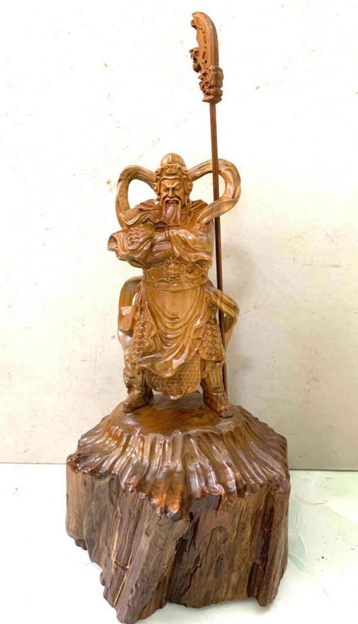 Tượng quan công trấn ải bằng gỗ bách xanh thơm nức kt cao 24×12×7cm