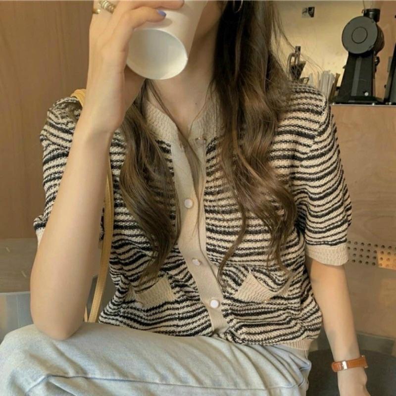 Áo len kẻ vân nổi