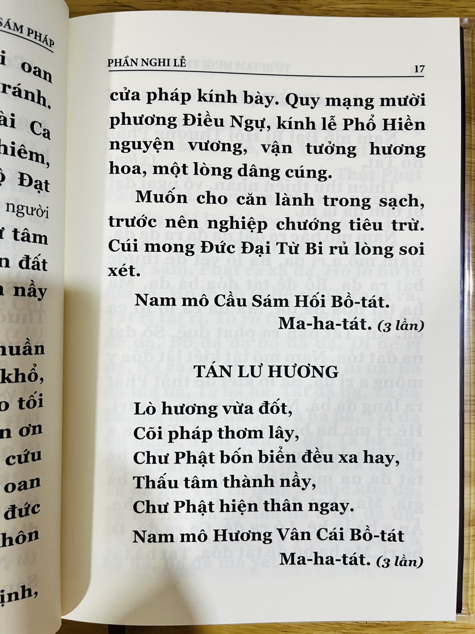 Kinh Từ Bi Thủy Sám Pháp ( Bìa cứng ép kim, bản đẹp giấy chống mõi mắt , khổ 24x16 - tặng bao sách)