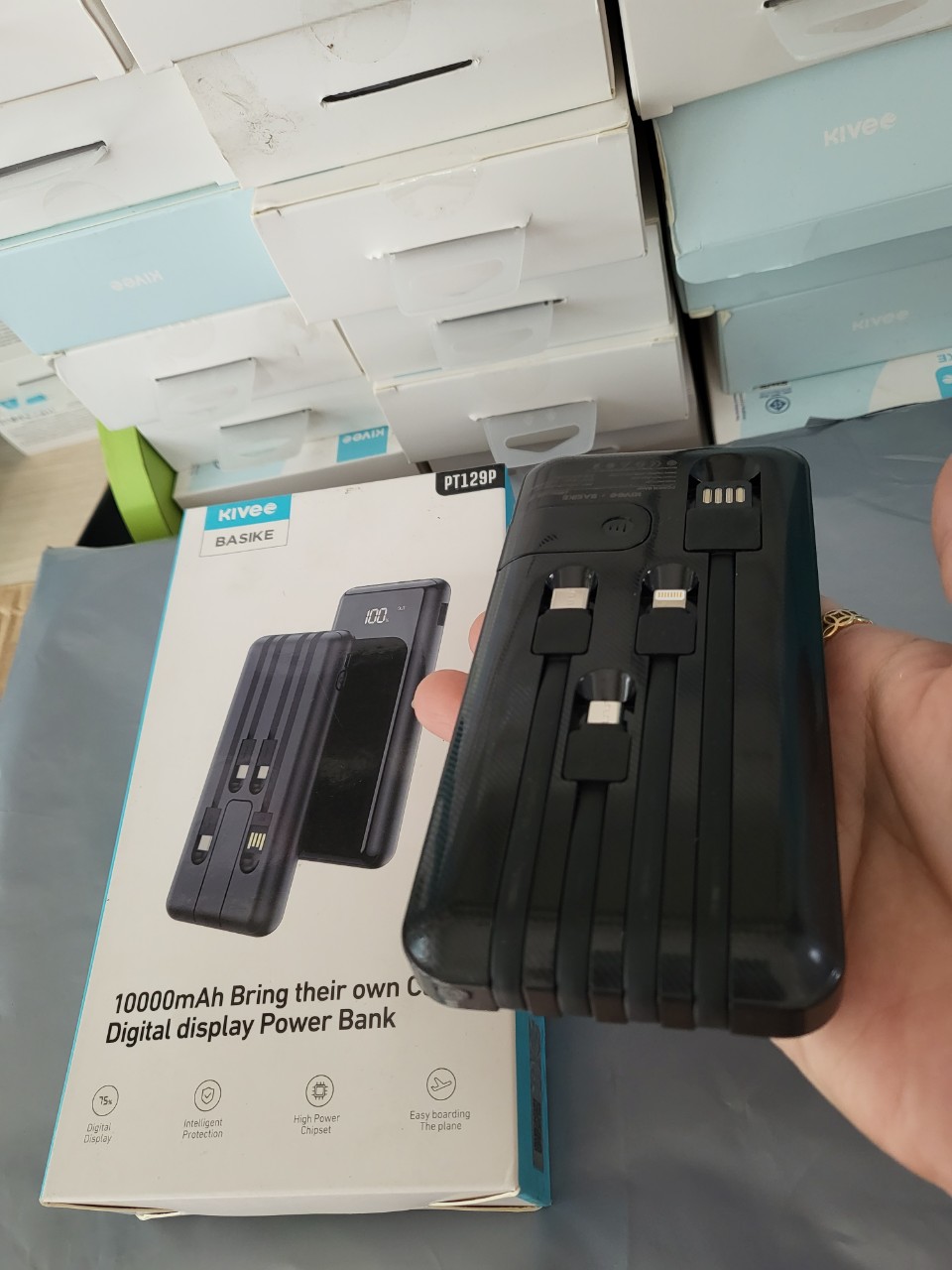 Sạc Dự Phòng Kivee-PT129P 10000mAh đi kèm với cáp sạc LED hiển thị kỹ thuật số nguồn, nhỏ gọn, tiện lợi khi đi du lịch- Bảo Hành 12 tháng